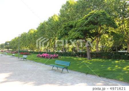 イギリスのガーデンに置かれたベンチの意味は？BRITISH MADE