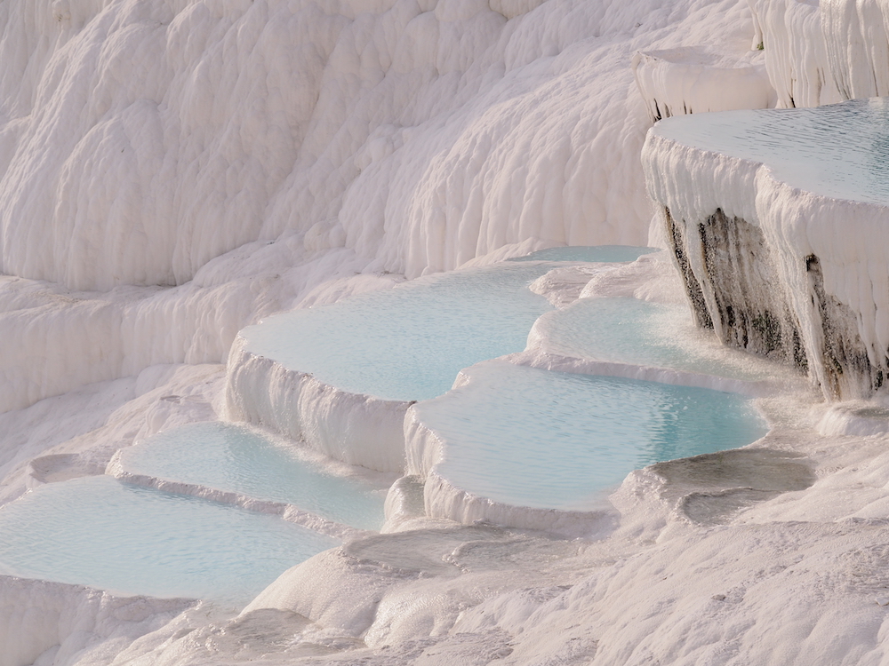 世界の風呂で「ととのう」<第５回> 『美しい石灰棚と遺跡風呂～トルコ～』好奇心で旅する海外 ＜癒しの空間＞