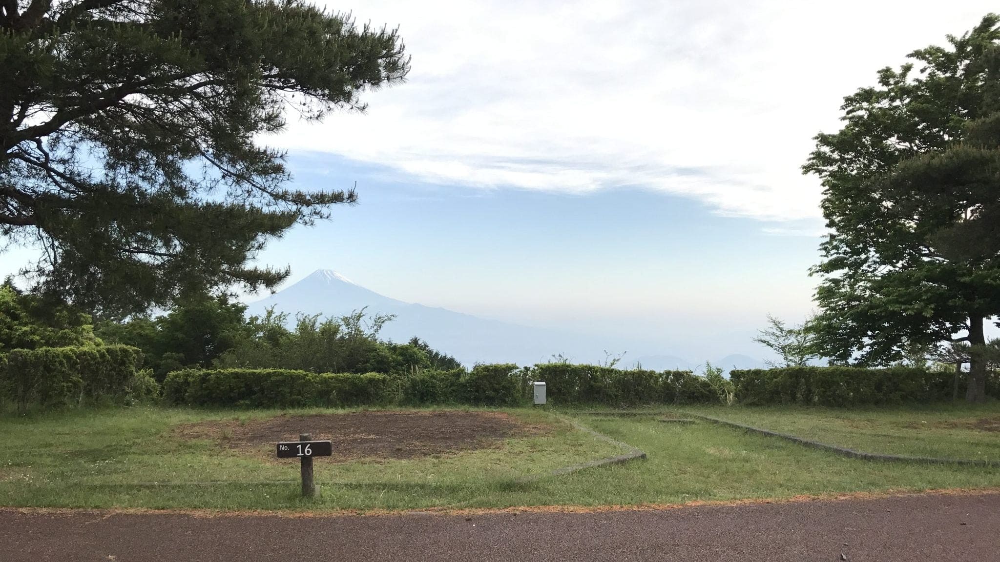 だるま山高原キャンプ場 「ゆるキャン△」8・9巻をお手元にご覧ください📚 だるま山高原キャンプ場 ソロキャンプ