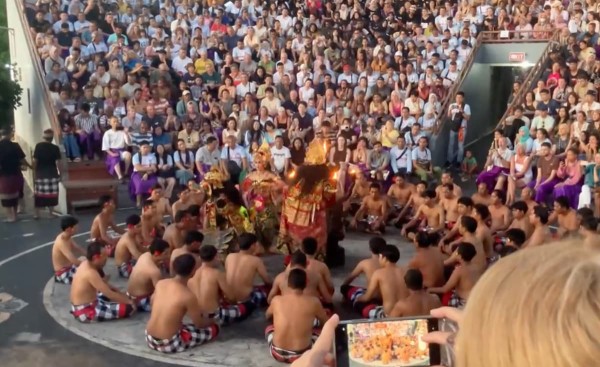 ウルワツ寺院のケチャダンスがすごかった！！アクセスと絶景スポット