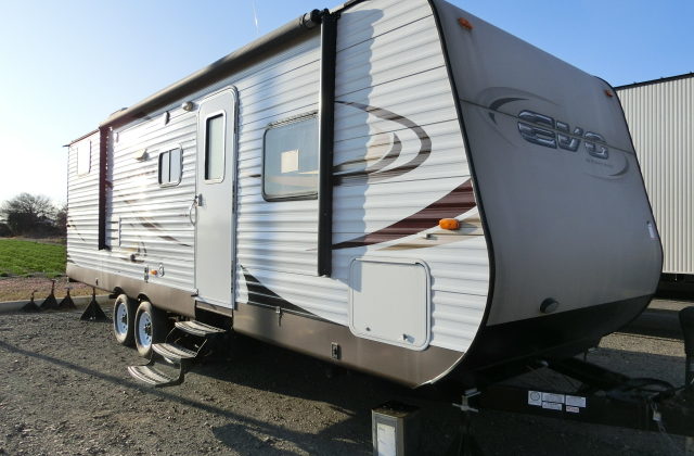 YADOKARI、牽引免許不要の小型トレーラーハウス発売新建ハウジング