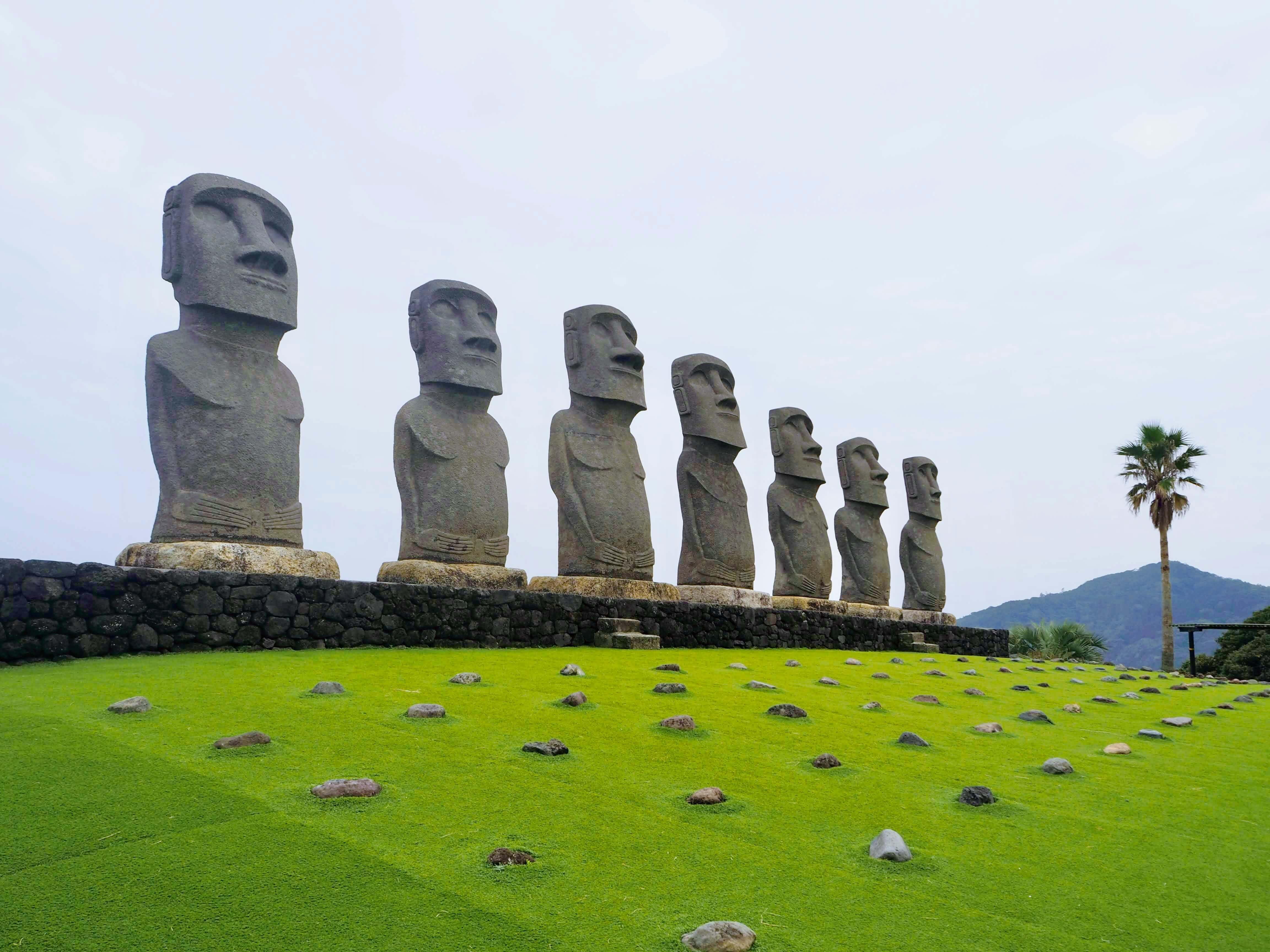 宮崎県 サンメッセ日南 モアイ像22796312 の写真素材 -