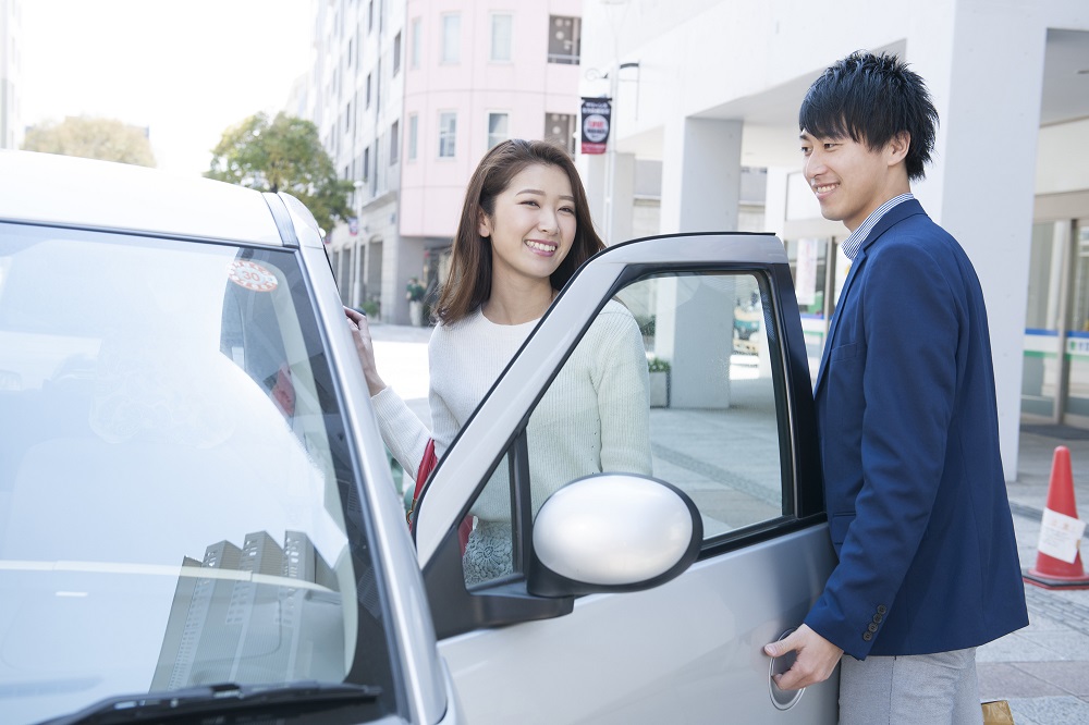 高齢者が乗り降りしやすい車とは？選び方やおすすめランキングTOP3を紹介！福祉車両中古専門店フクシィ