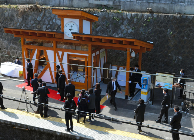 大月駅 喫煙所 - 駅前喫煙所LaB