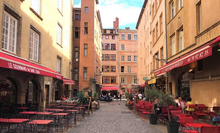 治安が悪いと言われる電車「PER B線」でパリ市内へ。パリ旅日記 1 オカダトモコ 旅が好きなライターカメラマン