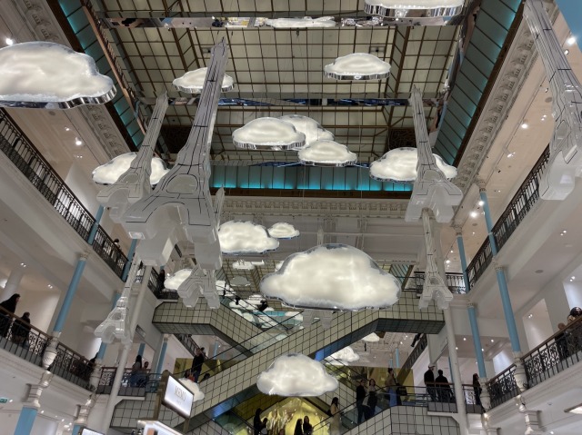 パリ☆世界最古のデパート「ボンマルシェ」はショッピングだけじゃなく〇〇が綺麗！ - 元CAバンビのずぼら日記