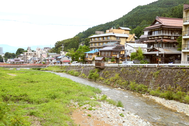 湯めぐりとそぞろ歩きの名スポット「渋温泉」は女子旅におすすめ！楽天トラベル