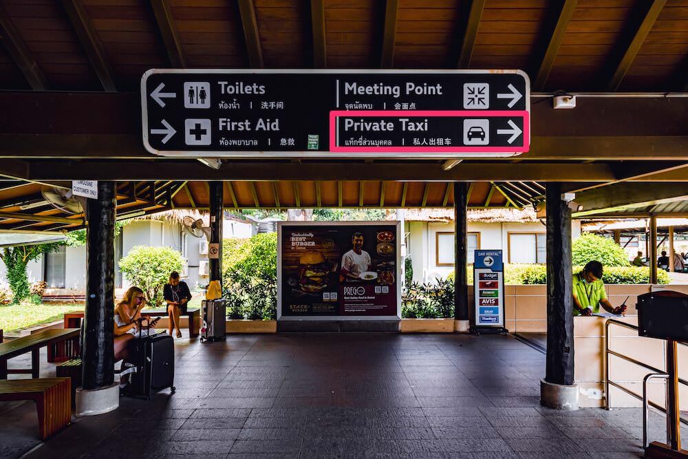 サムイ島の空港は世界でも稀な空港。空港ロビーやお店など紹介。 - たいろぐ -Thailog