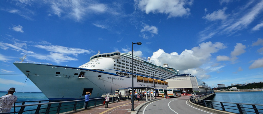 那覇クルーズターミナル沖縄良いとこ一度はめんそーれ