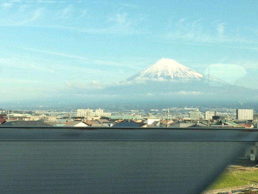 井上孝司の「鉄道旅行のヒント」 鉄旅の指定席、どの号車・どちら側を取る？ - トラベル Watch