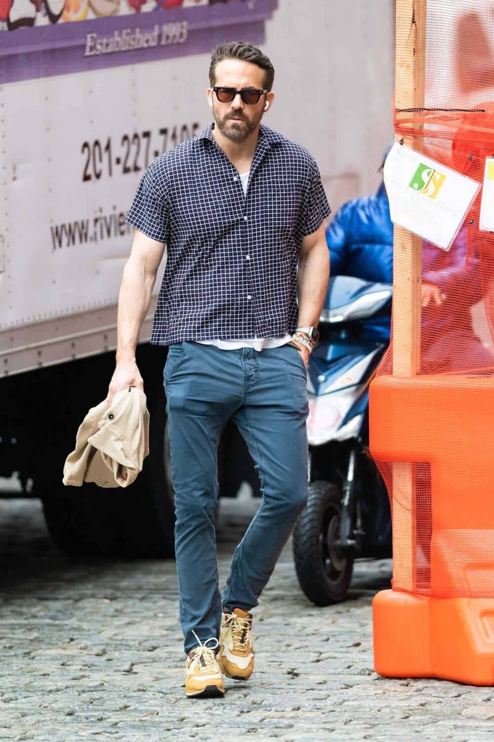 ストリートスナップinパリ 3選 ユニクロ、オーラリー、ステューシー おなじみブランドをパリではこう着こなす！