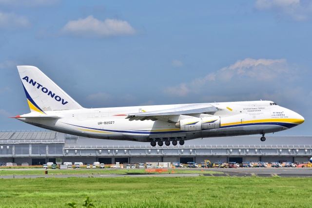 Amazon.co.jp: 1:200 An-225 Antonov 模型飛行機