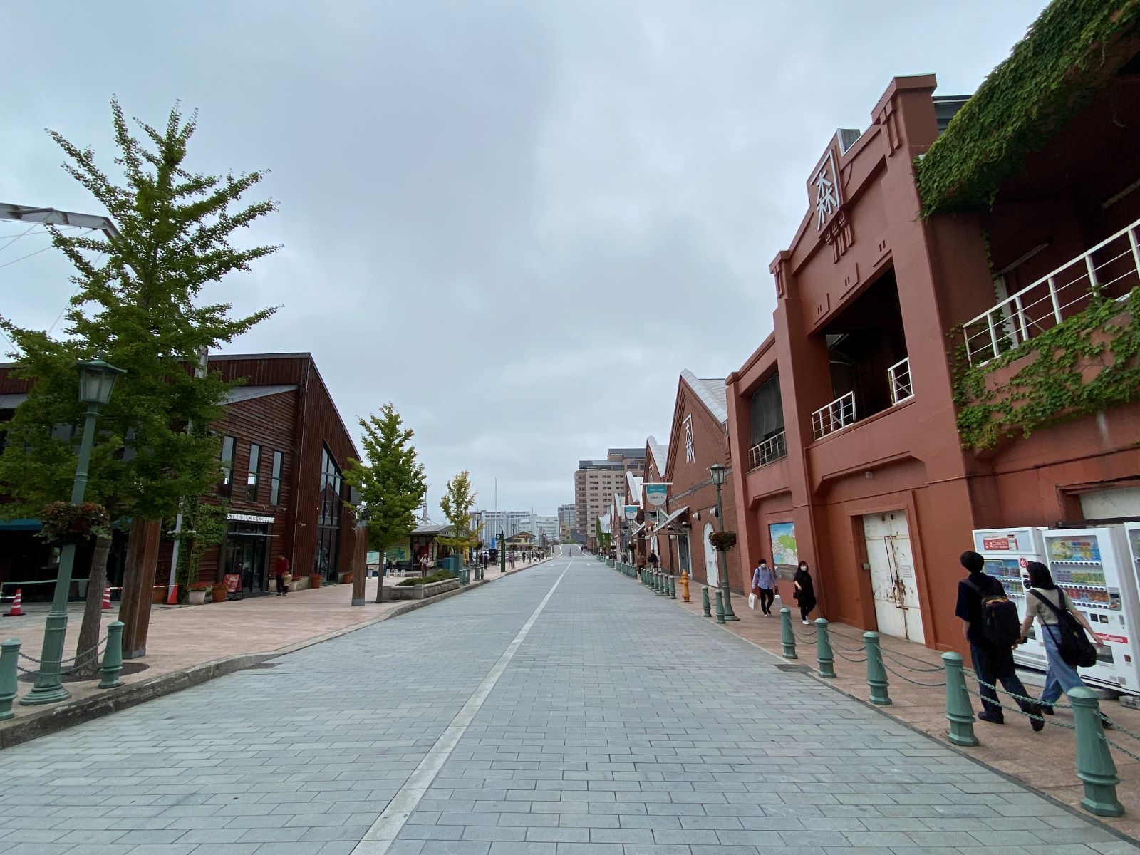 函館金森赤レンガ倉庫 Kanemori Red