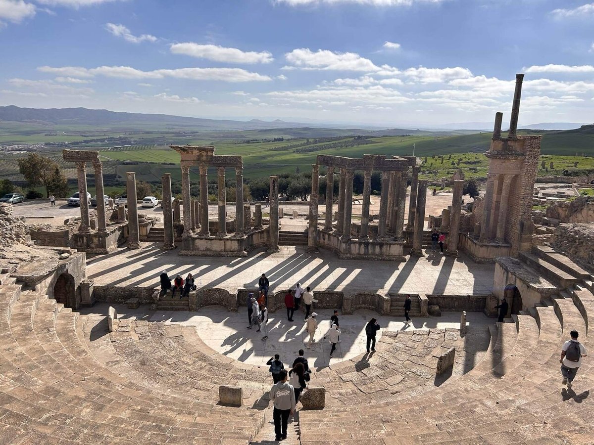 チュニス発：ブラ・レジアとドゥッガの考古学ツアーとランチGetYourGuide