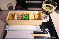 北陸新幹線「はくたか」のグランクラス「飲料・軽食あり」サービス、2022年9月いっぱいで終了鉄道ニュース鉄道チャンネル