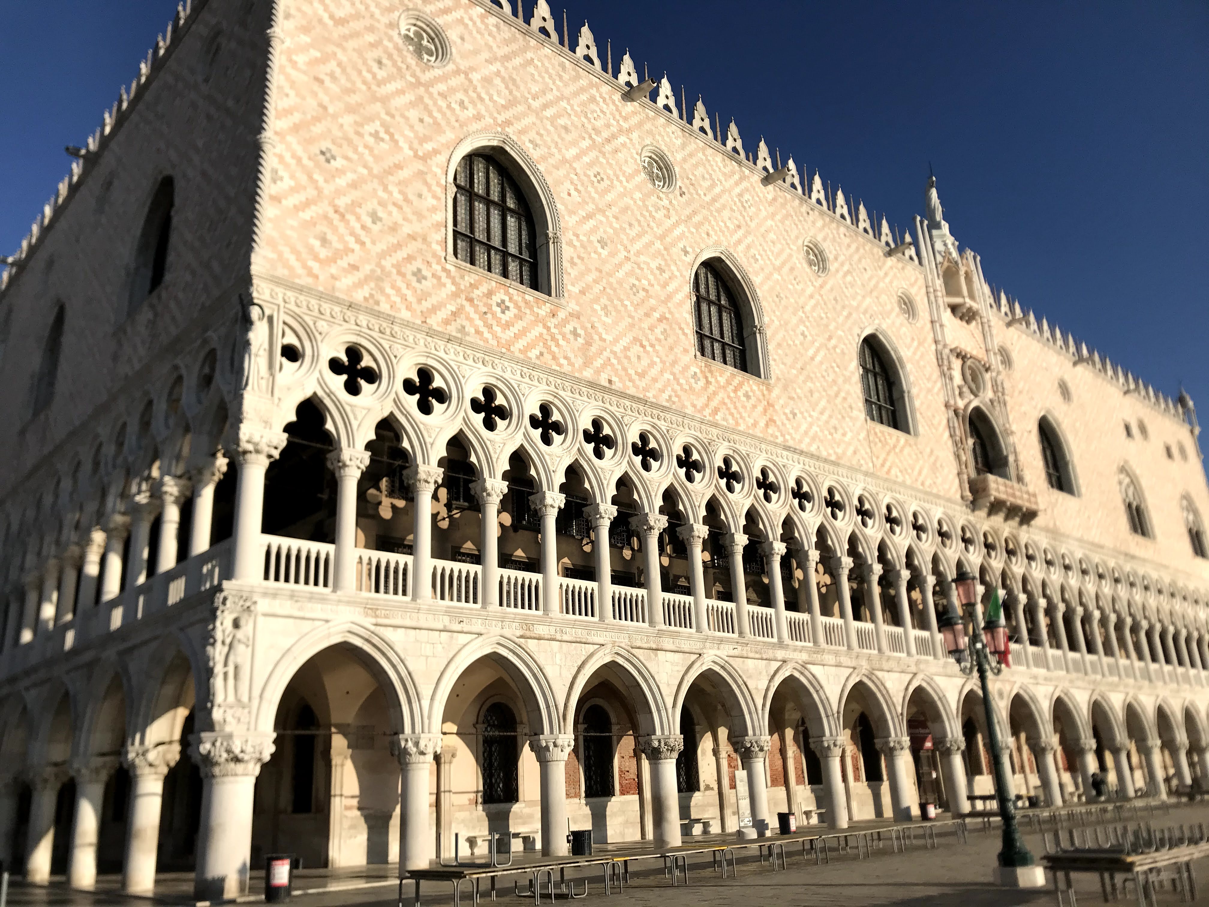 イタリア・ヴェネツィア： サン・マルコ広場とその周辺 サン・マルコ寺院，鐘楼- Voyage