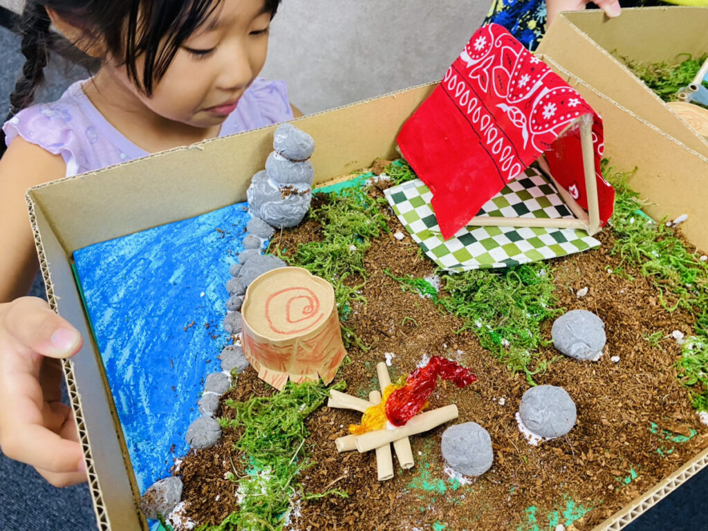 おへやでアウトドア！？新聞紙テント〜わくわく広がる製作遊び〜保育と遊びのプラットフォーム ほいくる