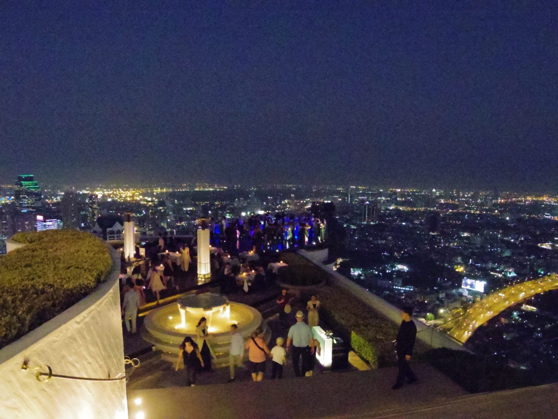 高さ世界一のバンコクルーフトップバー『シロッコ・スカイバー』タイトク知って得するタイ・バンコクなどの旅行・観光・グルメ情報