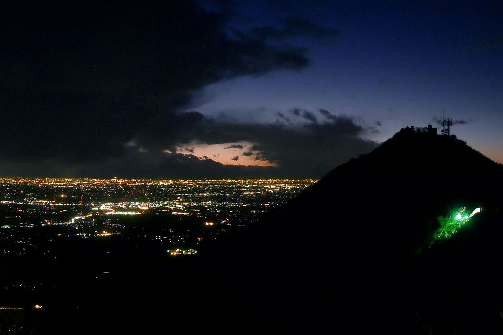 美しい夜景が見れる関東ナイトハイキングコース10選