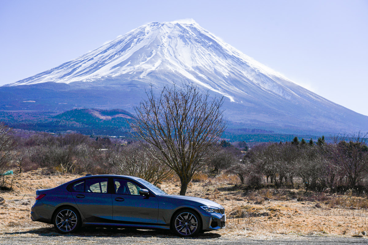 静岡県 駿河湾越しの夕刻の富士山と車の光跡36753112 の写真素材 -