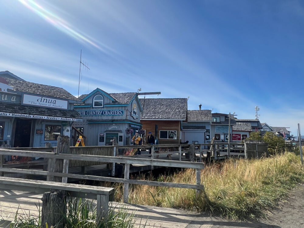 80％が共同生活！住民の大半が「1つの巨大な建物」で暮らす不思議な町ウィッティアYOSO-Walk