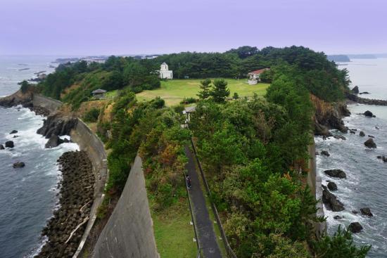 安乗岬に建つ安乗崎灯台は珍しい四角い灯台。展望エリアは絶景のオーシャンビューが望めます！ ドローン空撮・４K動画ゴリの写真館
