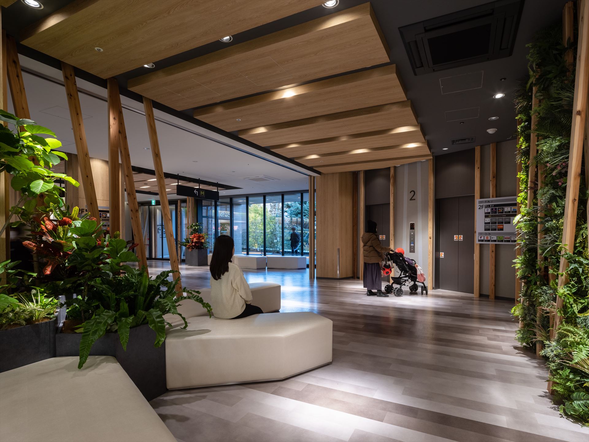 フレスポ阿波座大阪メトロ「阿波座駅」徒歩3分。スーパーやドラッグストアなど、暮らしに便利なショッピングモール