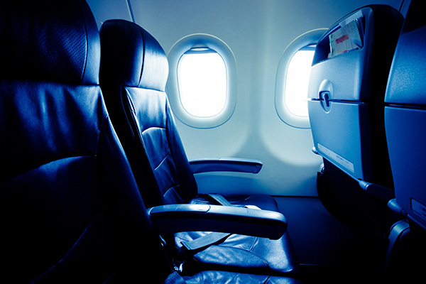 飛行機内で「最悪の行為」をしている女性客 「あり得ない！」と投稿された写真にSNSで怒り爆発ニューズウィーク日本版 オフィシャルサイト