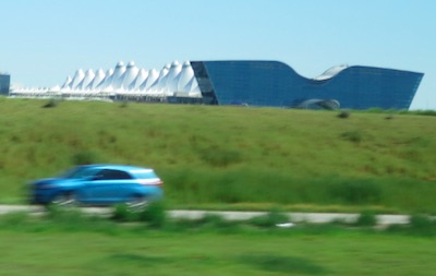 デンバー国際空港、利用案内： １ 国際線到着と国内線乗り継ぎアメリカより