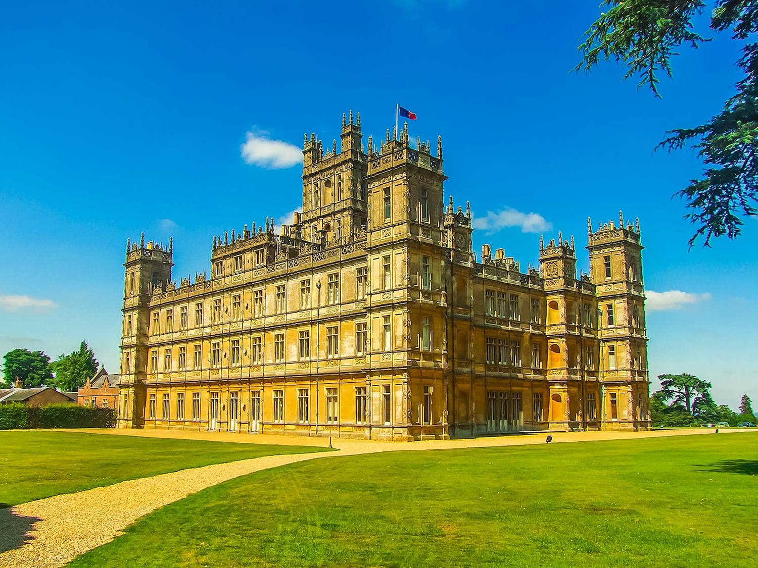 ロンドン発、ハイクレア城を含むダウントン アビーとオックスフォード ツアーKlook