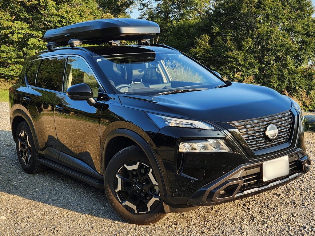 エクストレイルT31で車中泊ソロキャンプ！車中泊におすすめのグッズを一挙紹介！ マット・寝袋・網戸など - ハピキャンキャンプ ・アウトドア情報メディア