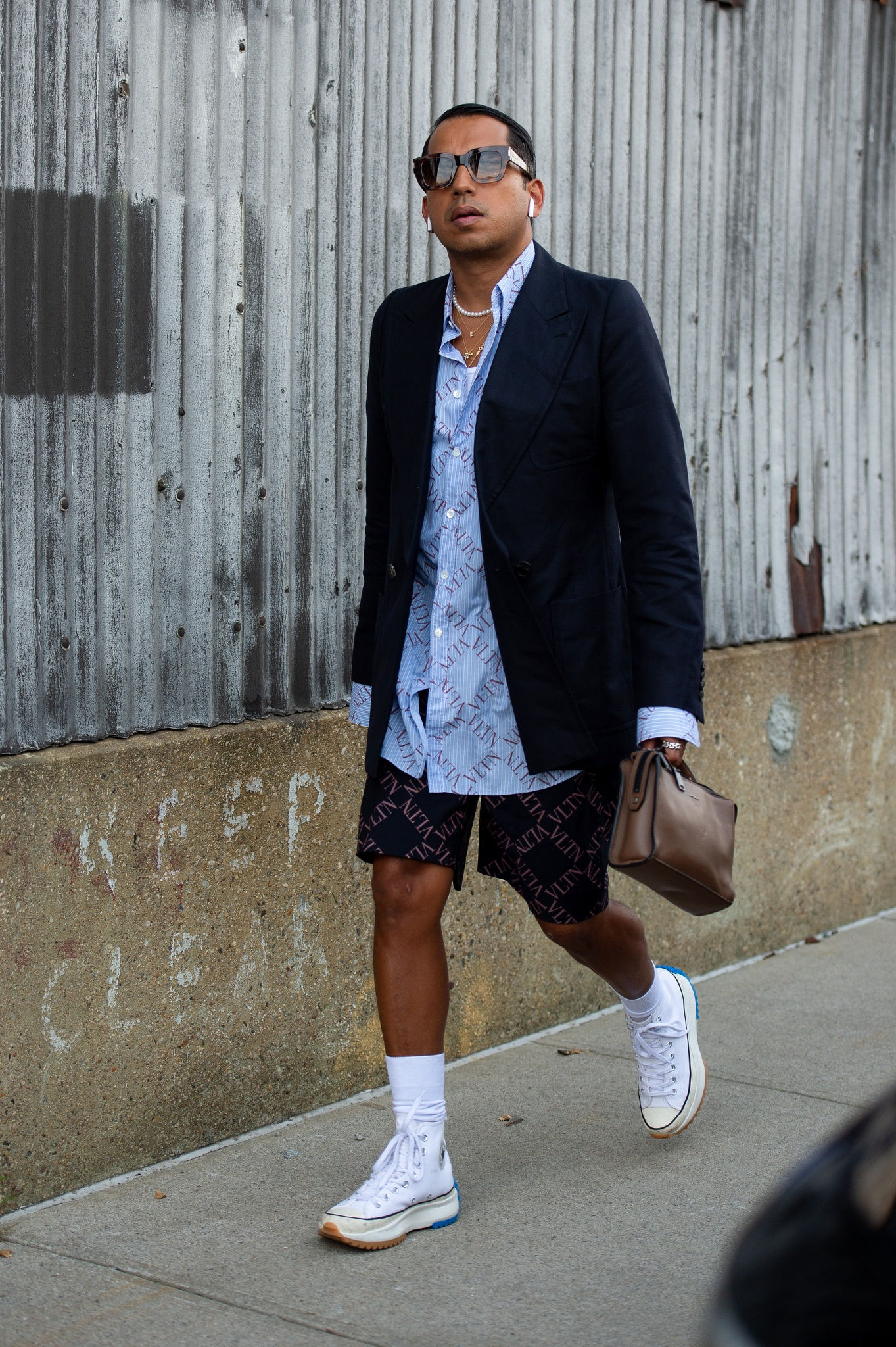 ネイビーTシャツ メンズコーデ 最新夏スナップ&おすすめアイテムメンズファッションメディア OTOKOMAE男前研究所