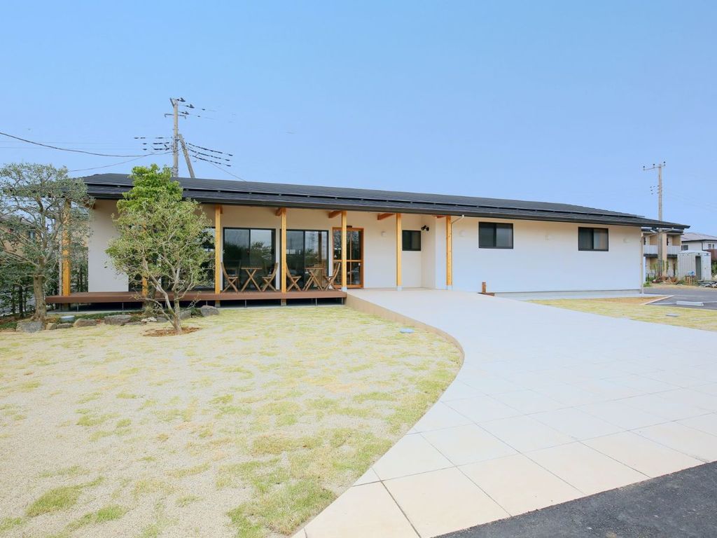 息栖神社は、パワースポットとして知られる重要な拠点であり、東国三社の一つです。この神社では、井戸が御神体とされており、その水は清らかな霊水として信仰されています。特に、「忍潮井」と呼ばれるこの井戸は、日本三霊水の一つとして名高く、その神秘的な力が人々を