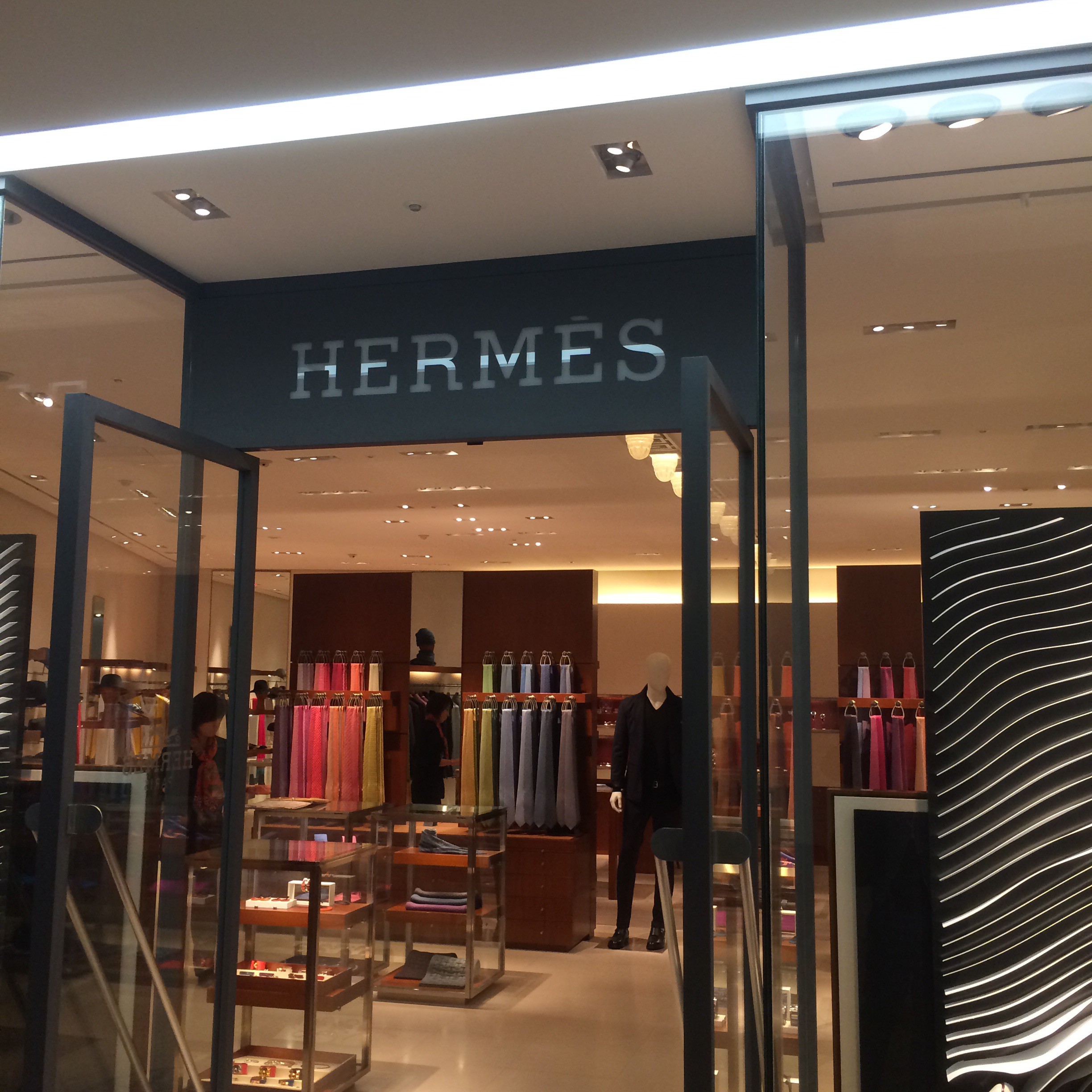 成田空港 免税 ロエベTikTok