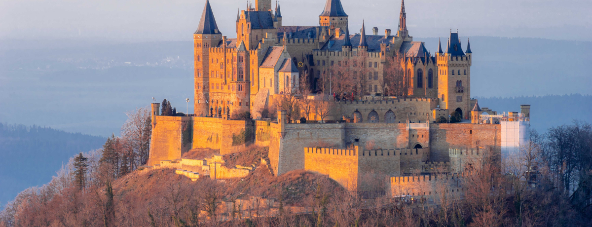 息を飲む美しさ！優雅で幻想的な ヨーロッパの古城・宮殿キナリノ