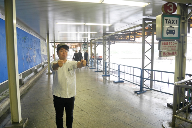 新大阪駅のタクシー、行列頻発 誘導係廃止の影響大きく - 日本経済新聞