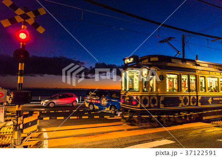 江ノ電散歩4『スラムダンク』の踏切がある湘南の海岸へ ～七里ヶ浜駅・鎌倉高校前駅～ - LIVE JAPAN日本の旅行・観光・体験ガイド