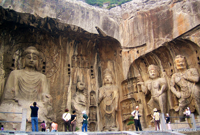山西省大同市 1日観光ツアー 世界遺産「雲崗石窟」＆断崖絶壁に建てられた寺院「懸空寺」＜貸切 往復新幹線利用