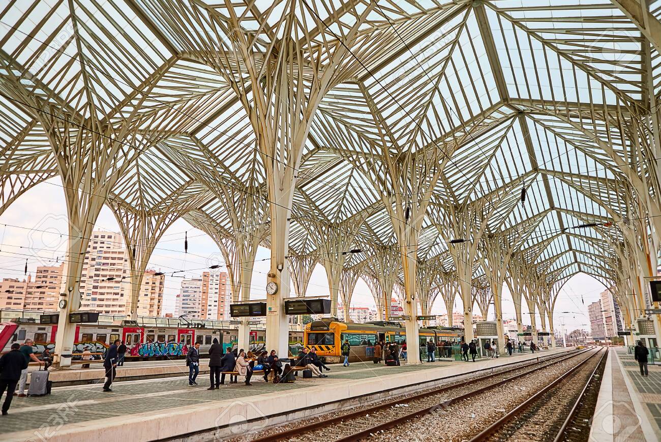 チューリッヒ シュターデルホーフェン駅 - サンティアゴ・カラトラバのストックフォトや画像を多数ご用意