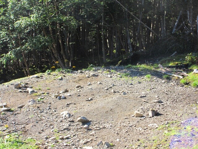 塩見岳登山！仙塩尾根で縦走と熊ノ平小屋のテント場と水場、トイレ詳細！ - アオヒゲ危機一髪♪ 樽の中身は何だろう