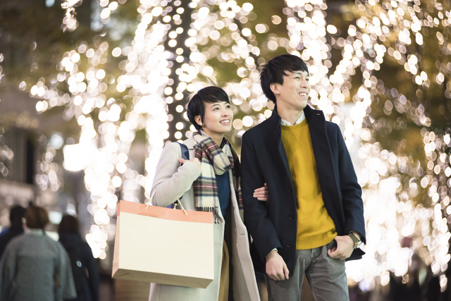 私服コーデ モテる女子は「冬の休日にサロペットをオシャレにレイヤードしていた」！CLASSY. クラッシィ