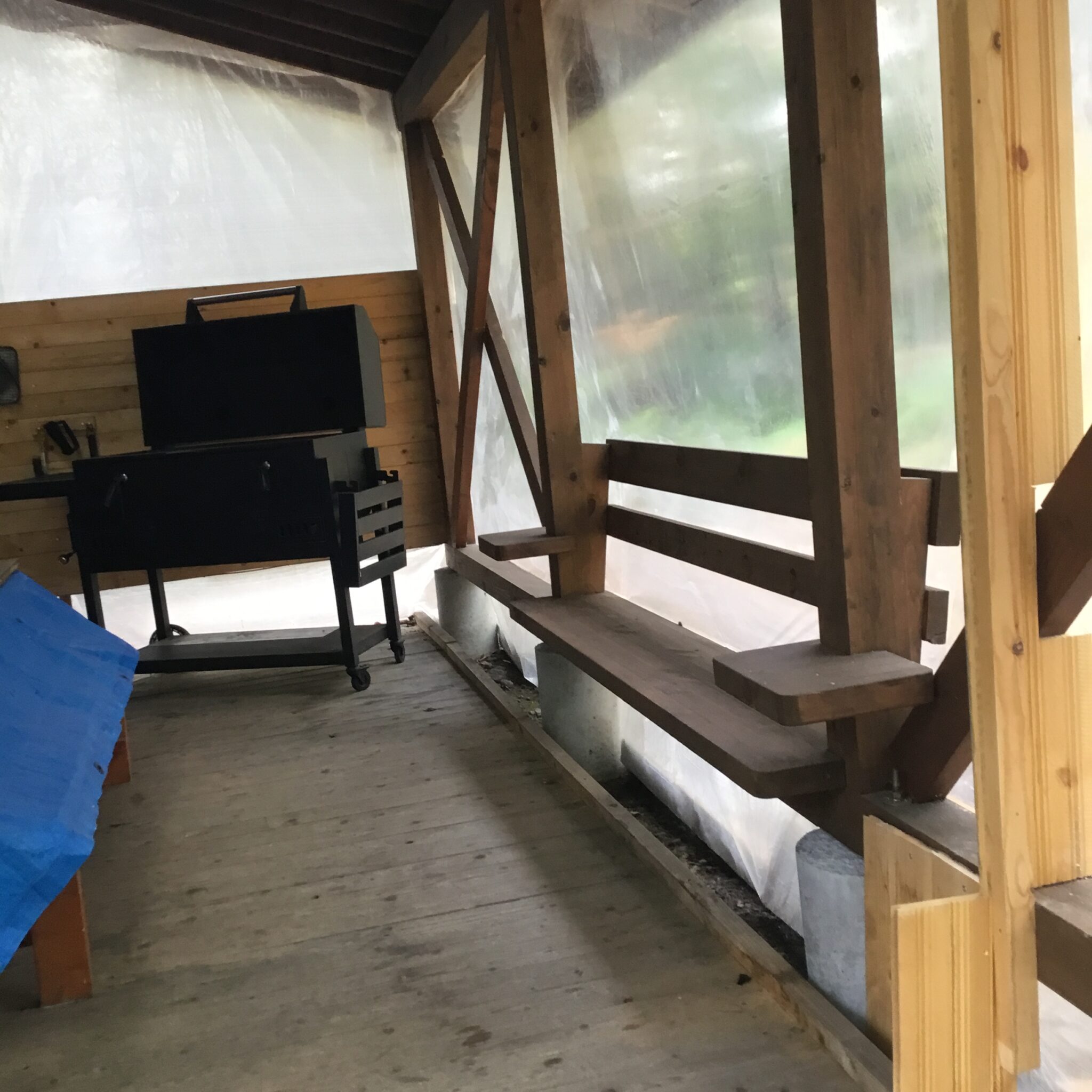 おはようございます☀ 年末年始は雪の予報が続いていて、ふわふわのパウダースノーでの雪遊びが楽しめそうです☃ 若干ですが、まだコテージの空室もございます🏠現在四季の郷はノーマルタイヤではお越し頂けません🙅 お車は必ずスタットレスかチェーンなどの冬装備のご