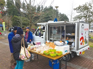 軽トラに積める荷型屋台 いなべ市とダイハツ、山間部活性化目指す：中日新聞Web