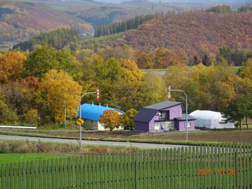 ケンとメリーの木北海道美瑛町美瑛の丘由来はスカイラインCM コマーシャル ！ペンション＆カフェのメニューなど