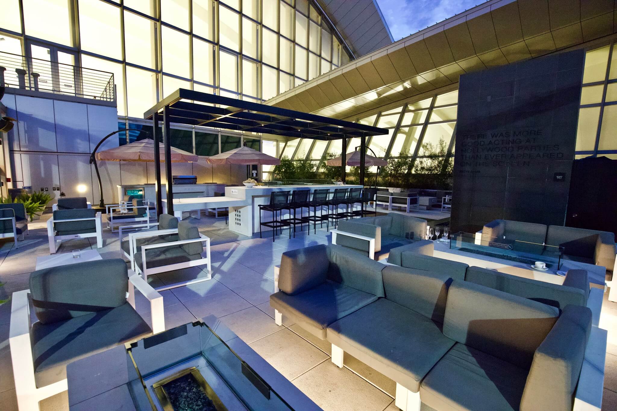 ロサンゼルス空港 周辺ホテル行きのバス停を紹介！ - たびきぶん