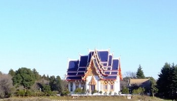 ワットパクナム日本別院。千葉・成田の田舎道に突如現れる100%タイの空間。タイ一択