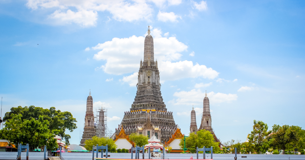 ワット・アルン 行き方と帰り方 渡し船・水上バスでのアクセスがおすすめ - Amazing