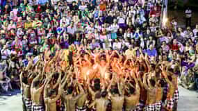 ウルワツ寺院＆ケチャファイヤーダンス鑑賞 日帰り観光ツアー 日本語ガイドのプランあり インドネシア