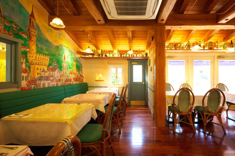 Ciao〜🇮🇹 いつもご来店頂きありがとうございます😊 本日は今が旬の 🍑桃のタルト🍑のご紹介です❗️タルトはマスカルポーネチーズがベースの生地で