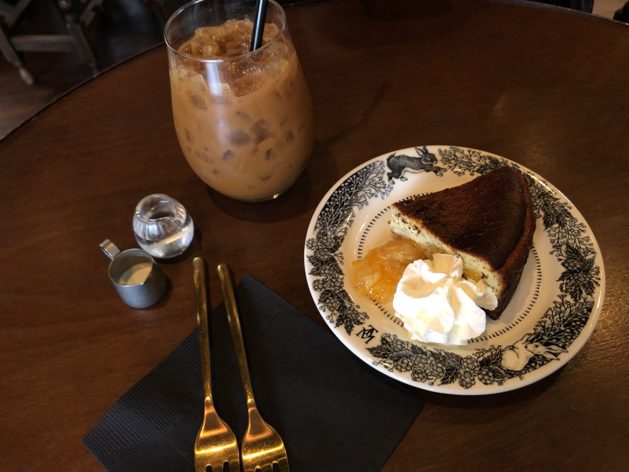 禅カフェ 水月庵花の寺の境内に佇む、竹林に包まれた隠れ家カフェ 青々とした竹林に囲まれた一軒。鶴岡市「玉川寺